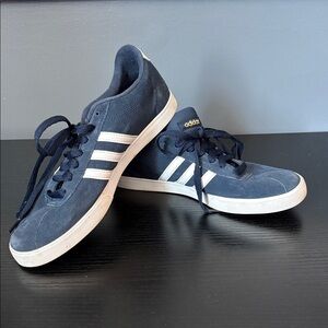 Adidas Men's Blue and White Sneakers size 8